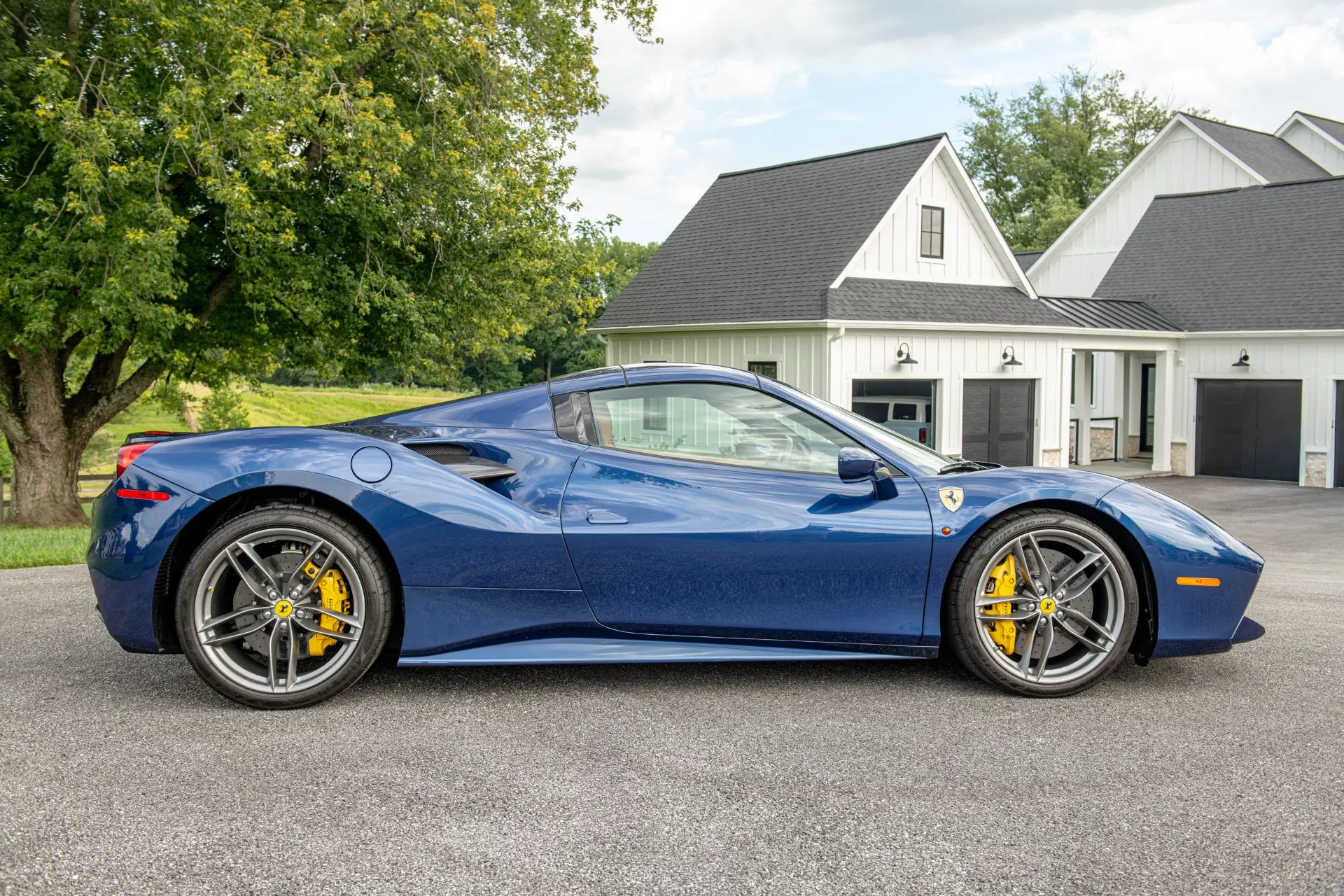 2019 Ferrari 488 Base photo 5