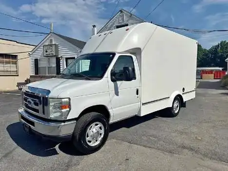 2011 Ford E-Series's photo