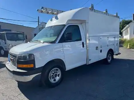 2018 GMC Savana 3500 139" WB's photo