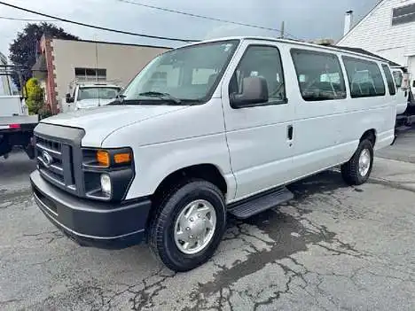 2013 Ford E-Series's photo