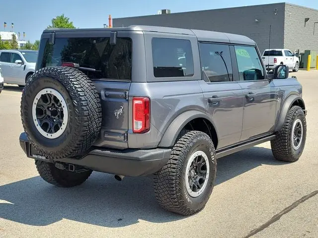 2023 Ford Bronco Black Diamond Advanced 4x4 photo 4