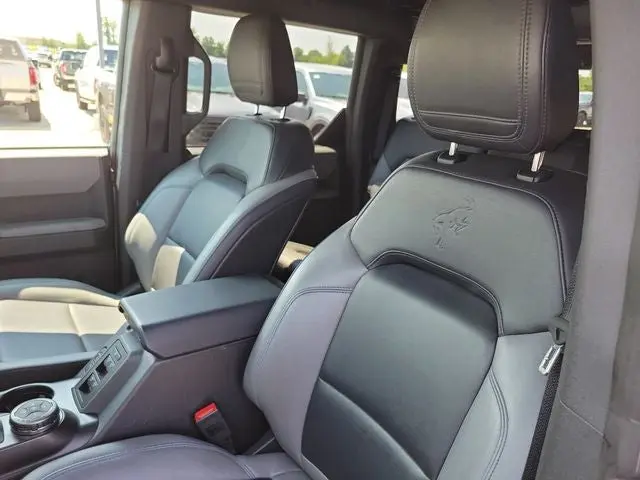 2023 Ford Bronco Black Diamond Advanced 4x4 photo 5