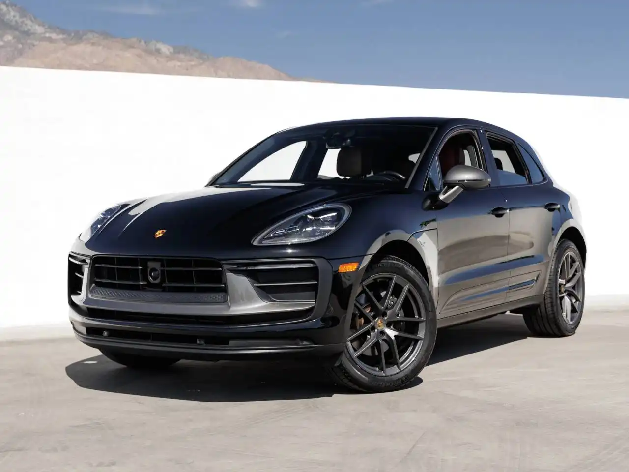 2023 Porsche Macan T's photo