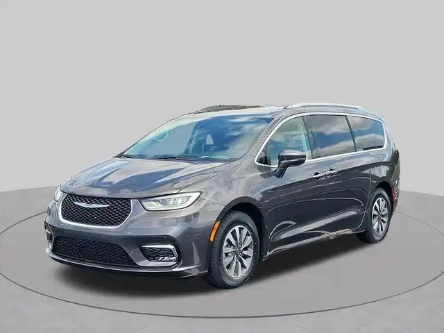 2021 Chrysler Pacifica Touring L's photo