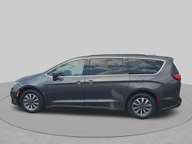 2021 Chrysler Pacifica Touring L photo 5