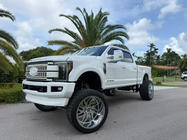 2017 Ford F-250 XLT 4x4 Crew Cab 6-3/4' Box's photo