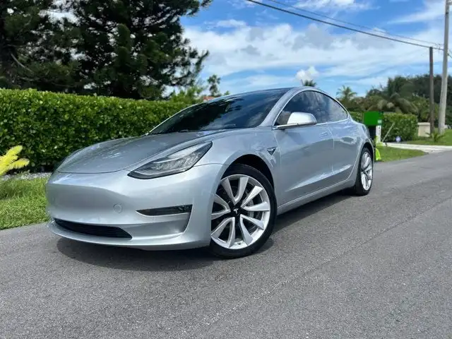 2018 Tesla Model 3 Long Range Dual Motor All-Wheel Drive's photo