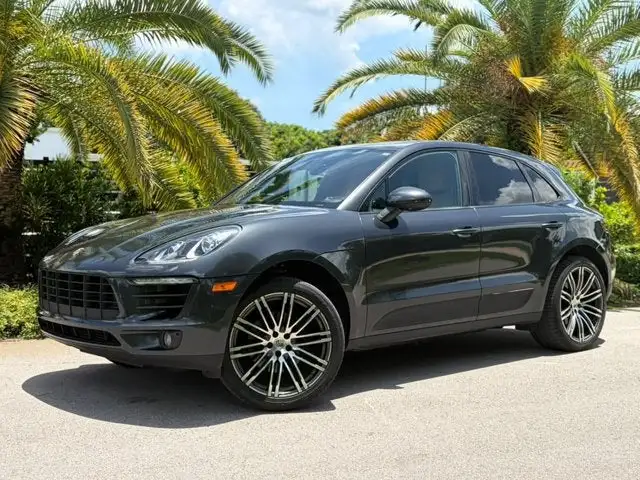 2018 Porsche Macan Sport Edition's photo