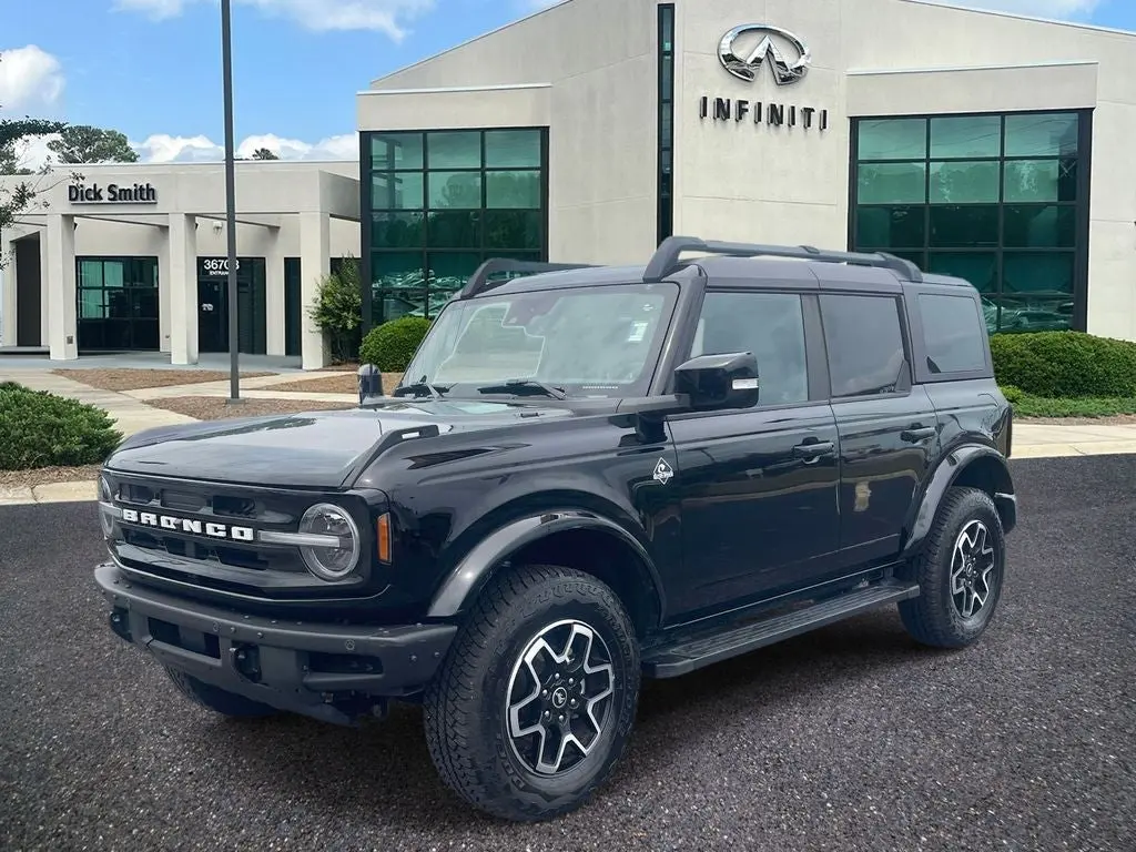 2023 Ford Bronco Outer Banks 4x4 photo 3