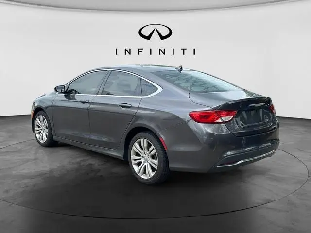 2016 Chrysler 200 Limited photo 3