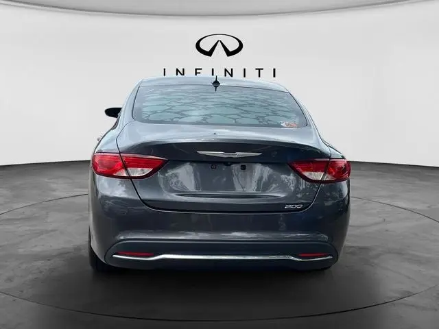 2016 Chrysler 200 Limited photo 4