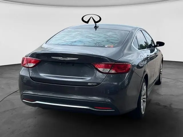 2016 Chrysler 200 Limited photo 5