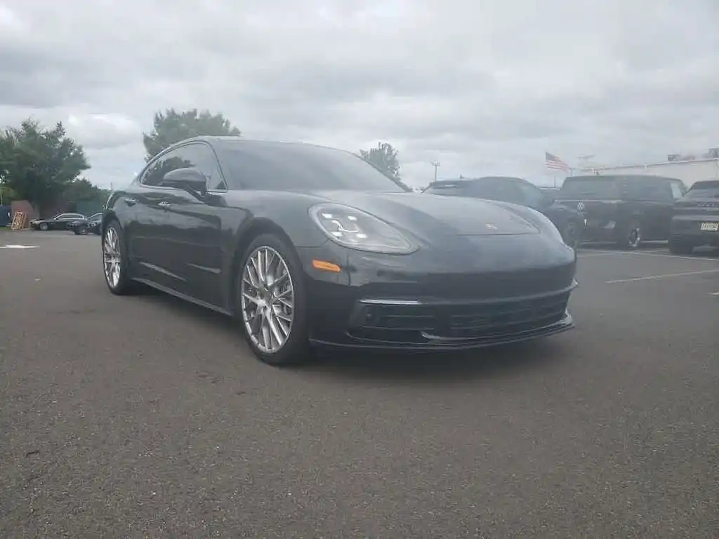 2018 Porsche Panamera 4's photo