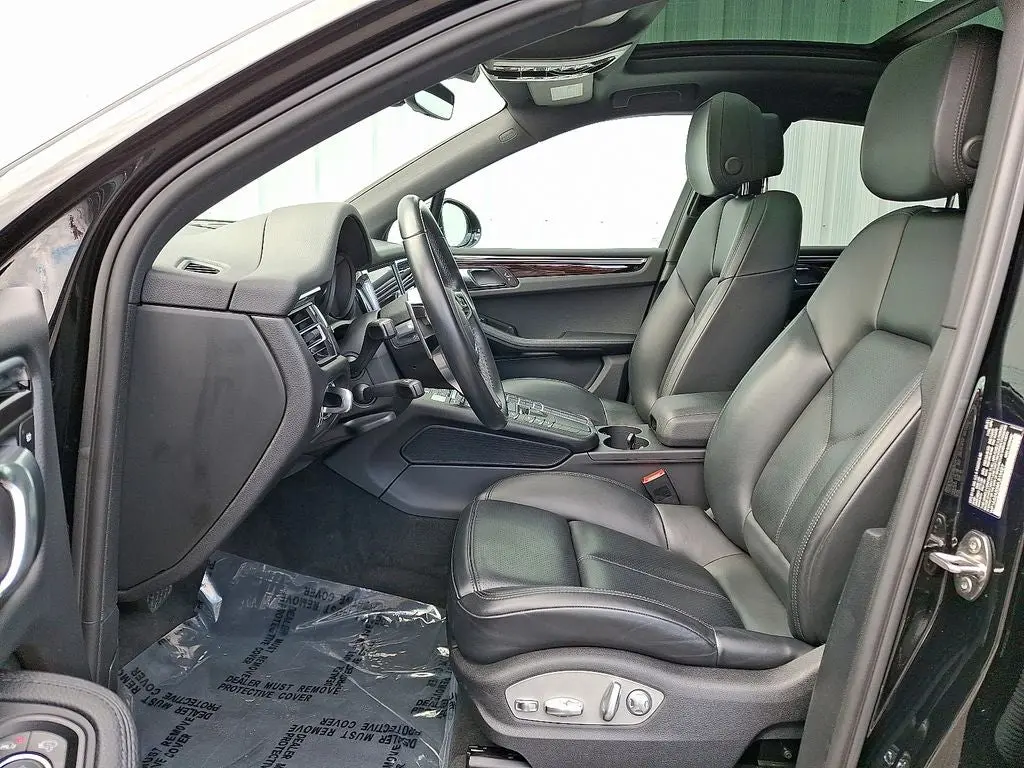 2021 Porsche Macan Base photo 5