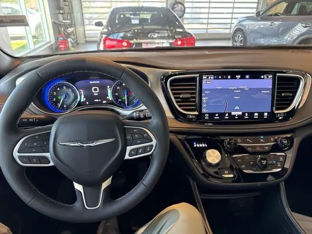 2026 Chrysler Pacifica Limited photo 3