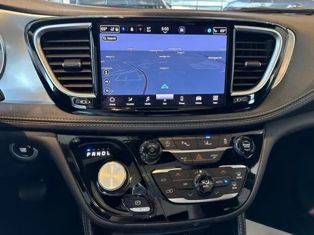 2026 Chrysler Pacifica Limited photo 4