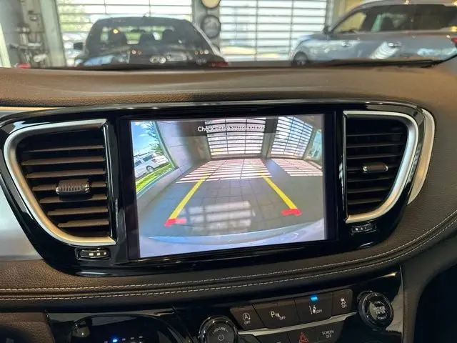 2026 Chrysler Pacifica Limited photo 5