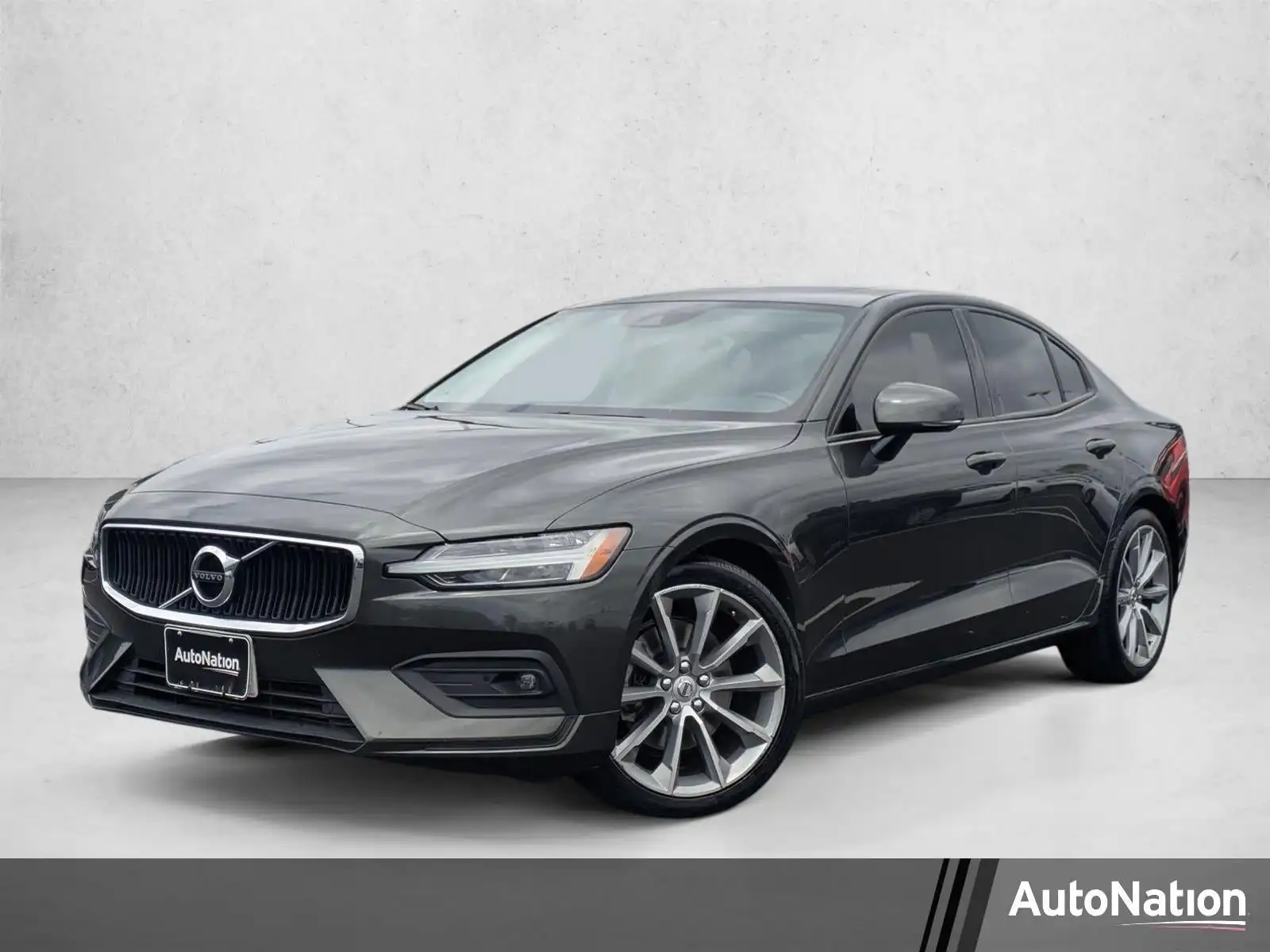2021 Volvo S60 T5 Momentum's photo