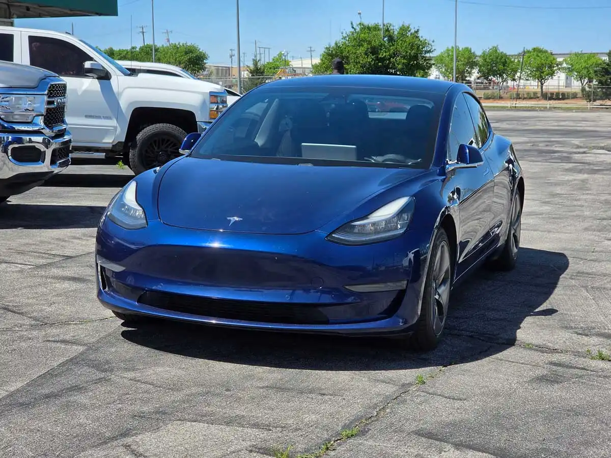 2020 Tesla Model 3 Standard Range Plus's photo