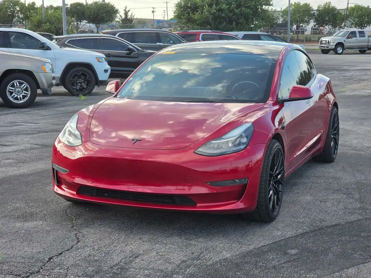2022 Tesla Model 3 Standard Range Plus's photo