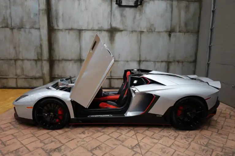 2015 Lamborghini Aventador LP 700-4 Roadster's photo