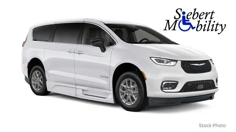 2026 Chrysler Pacifica Select's photo