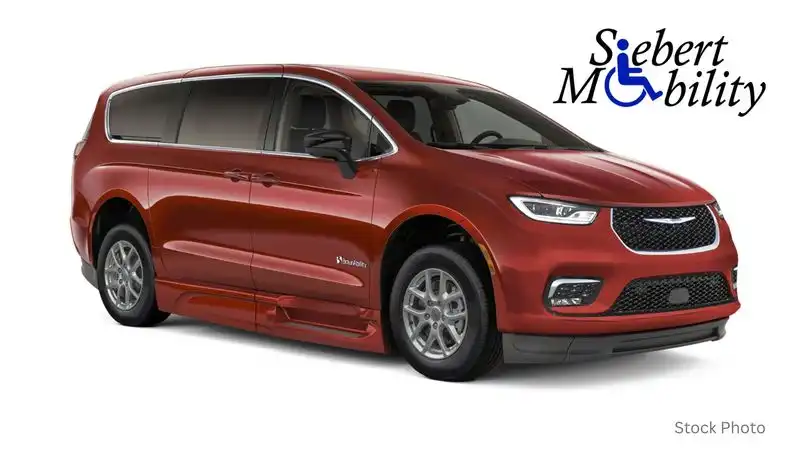 2026 Chrysler Pacifica Select's photo