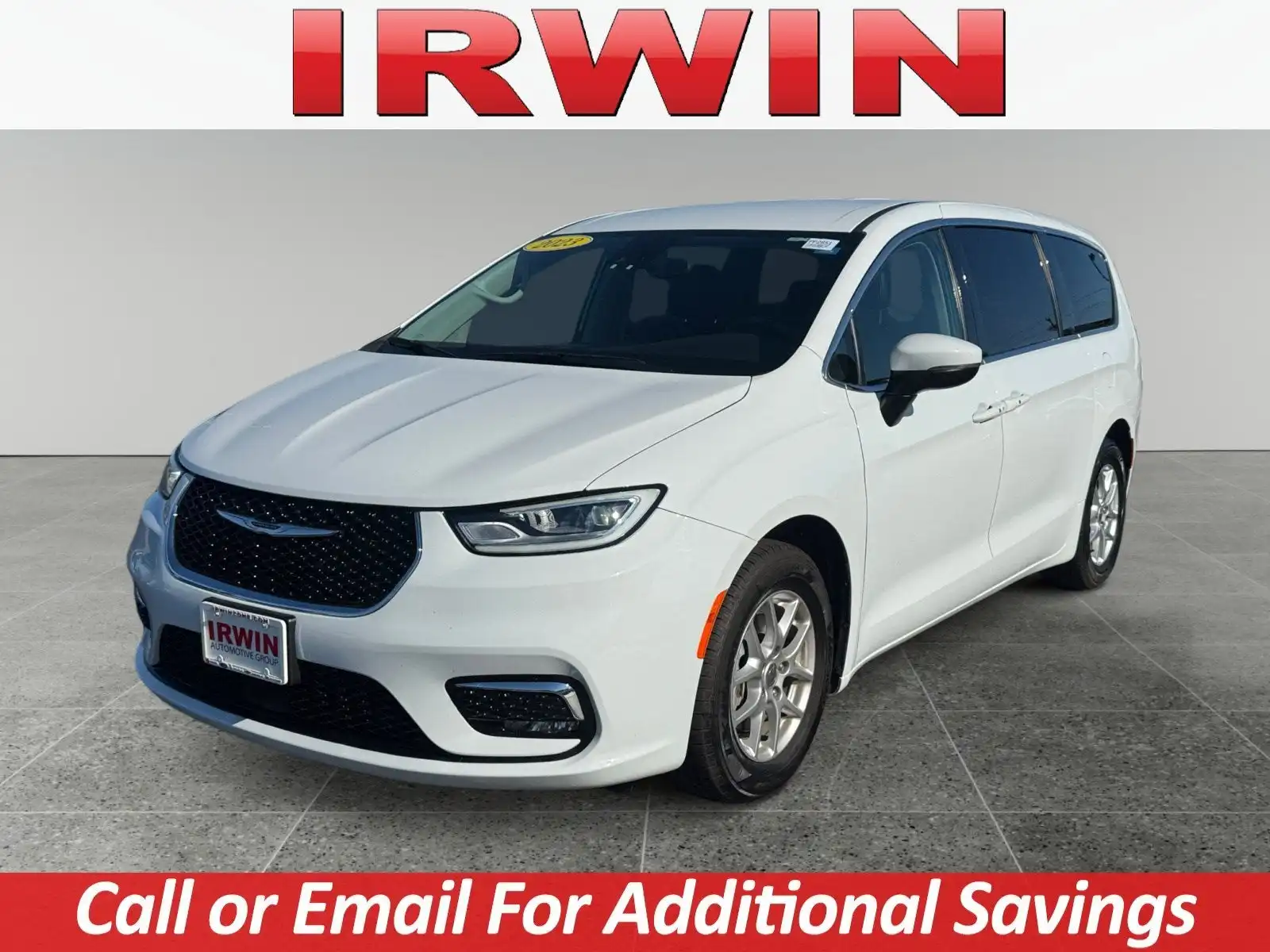 2023 Chrysler Pacifica Touring L's photo