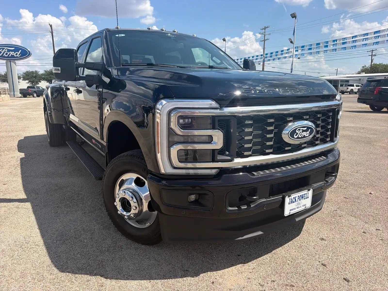2027 Ford F-350 Platinum 4WD Crew Cab DRW 8' Box's photo
