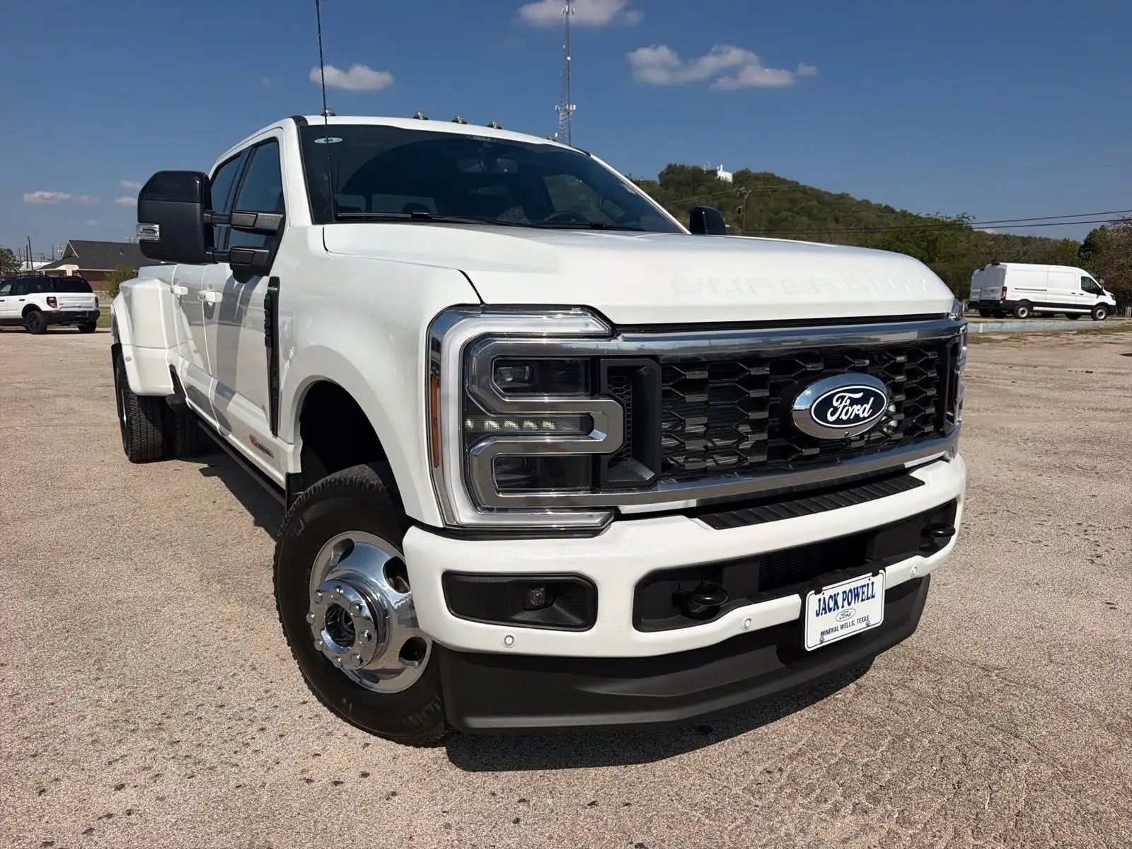 2027 Ford F-350 Platinum 4WD Crew Cab DRW 8' Box's photo