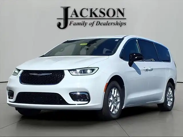 2026 Chrysler Pacifica Select's photo