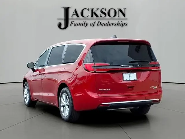 2027 Chrysler Pacifica Limited AWD photo 3