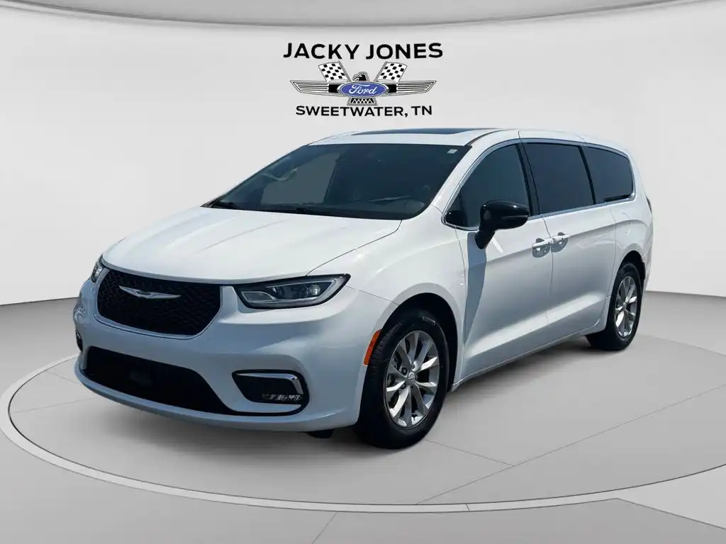 2026 Chrysler Pacifica Limited's photo