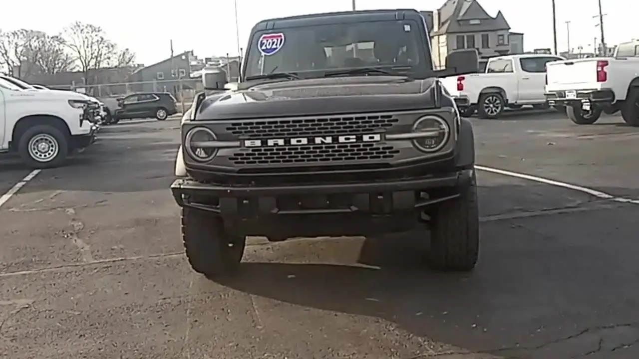 2021 Ford Bronco Base Advanced 4x4 photo 3