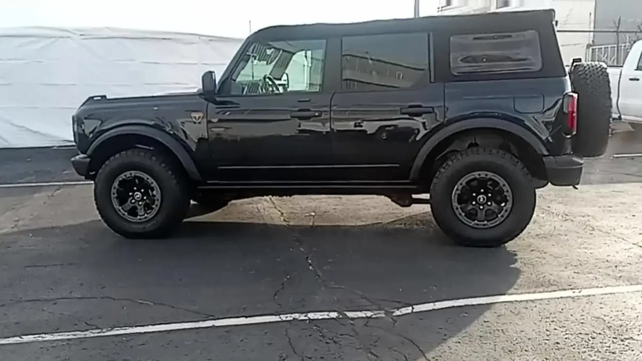 2021 Ford Bronco Base Advanced 4x4 photo 5