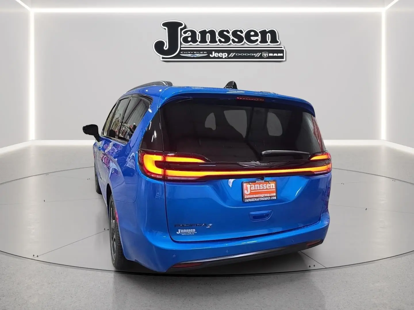 2026 Chrysler Pacifica Select photo 4