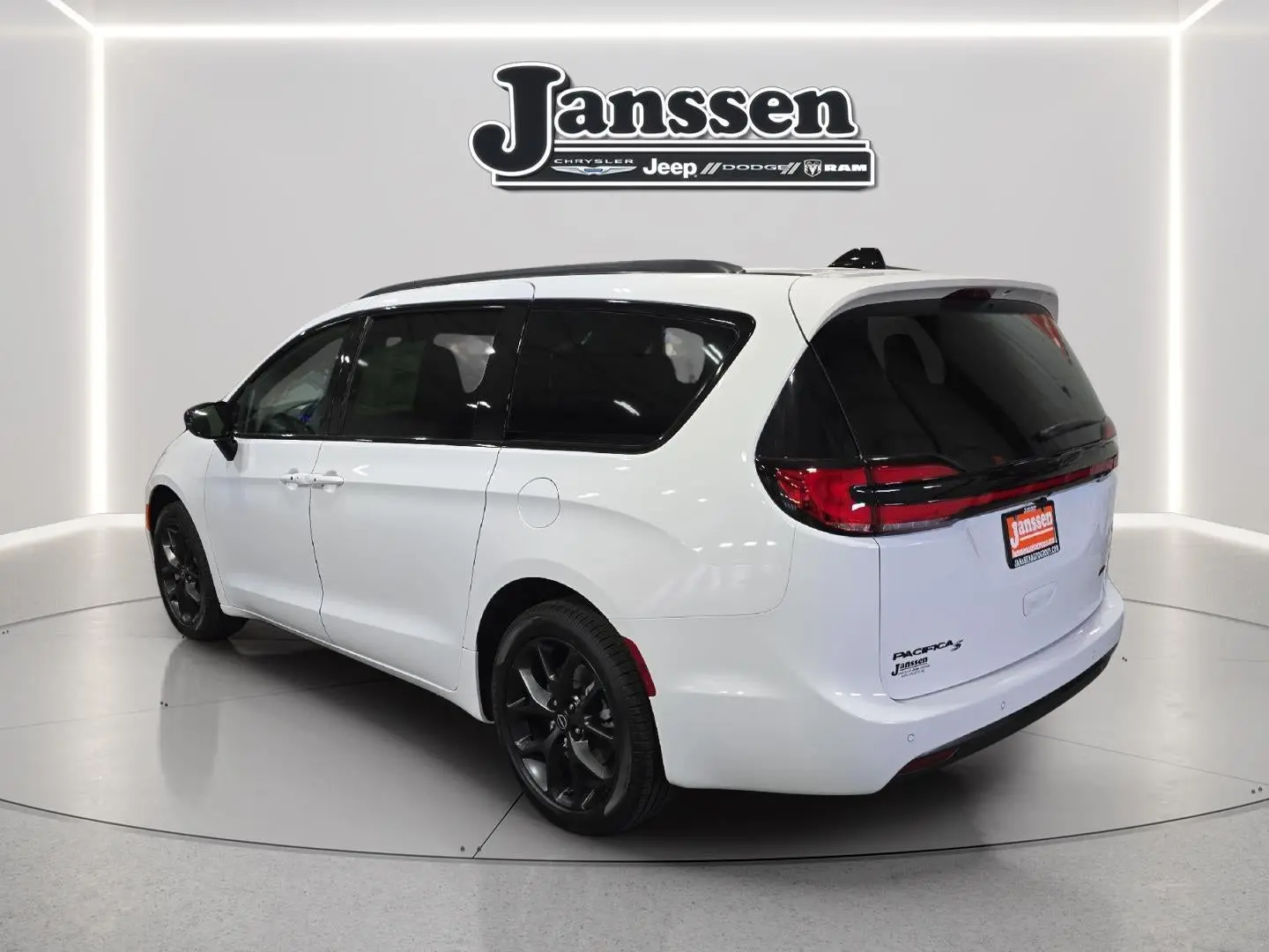 2026 Chrysler Pacifica Select AWD photo 3
