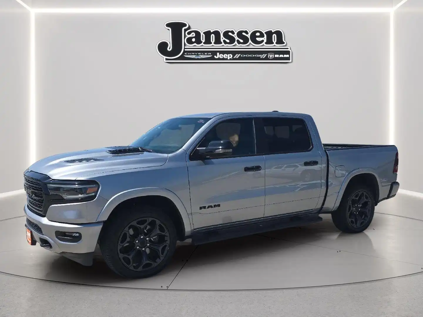 2024 RAM 1500 Limited 4x4 Crew Cab 5'7's photo