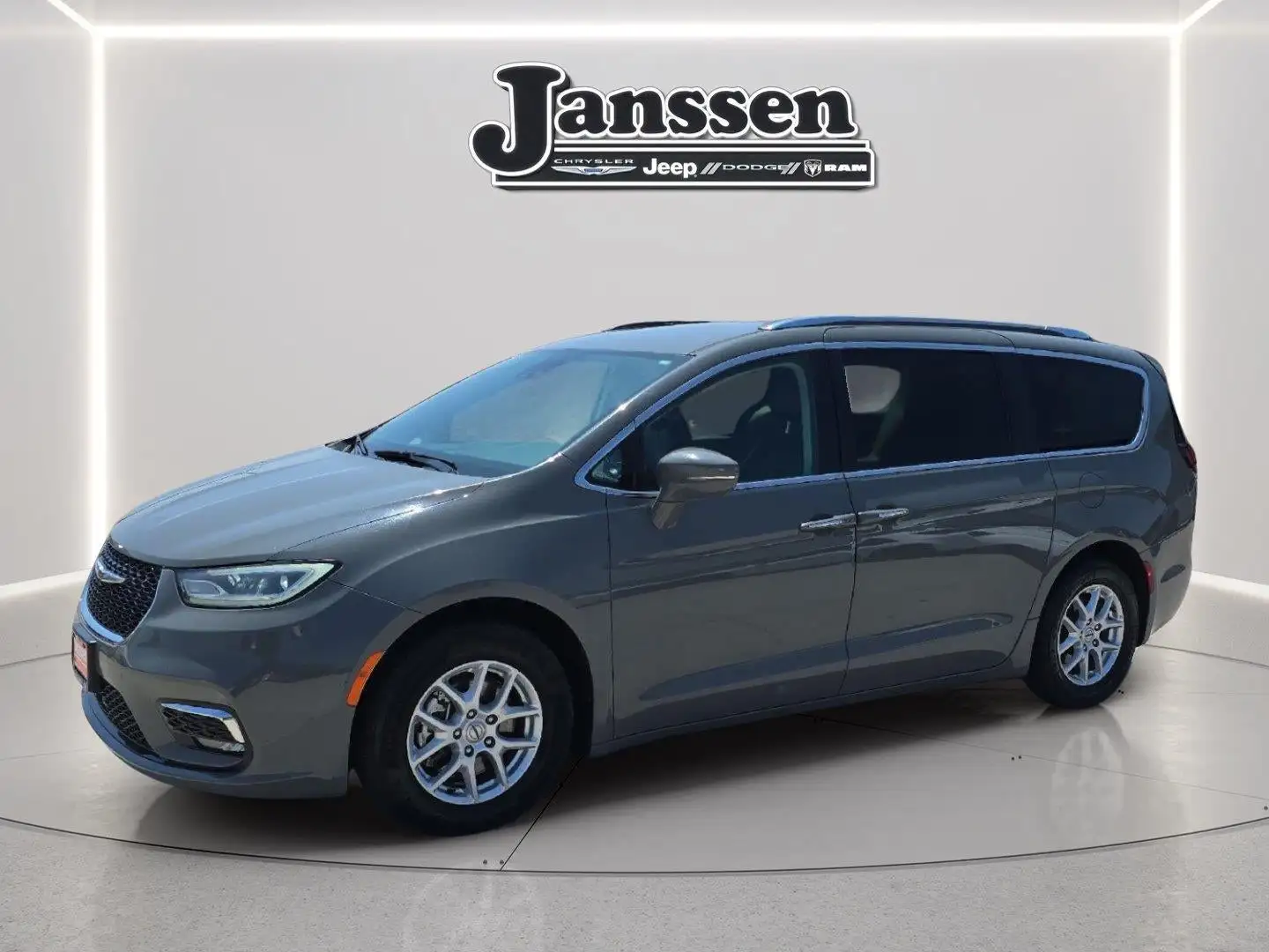 2021 Chrysler Pacifica Touring L's photo