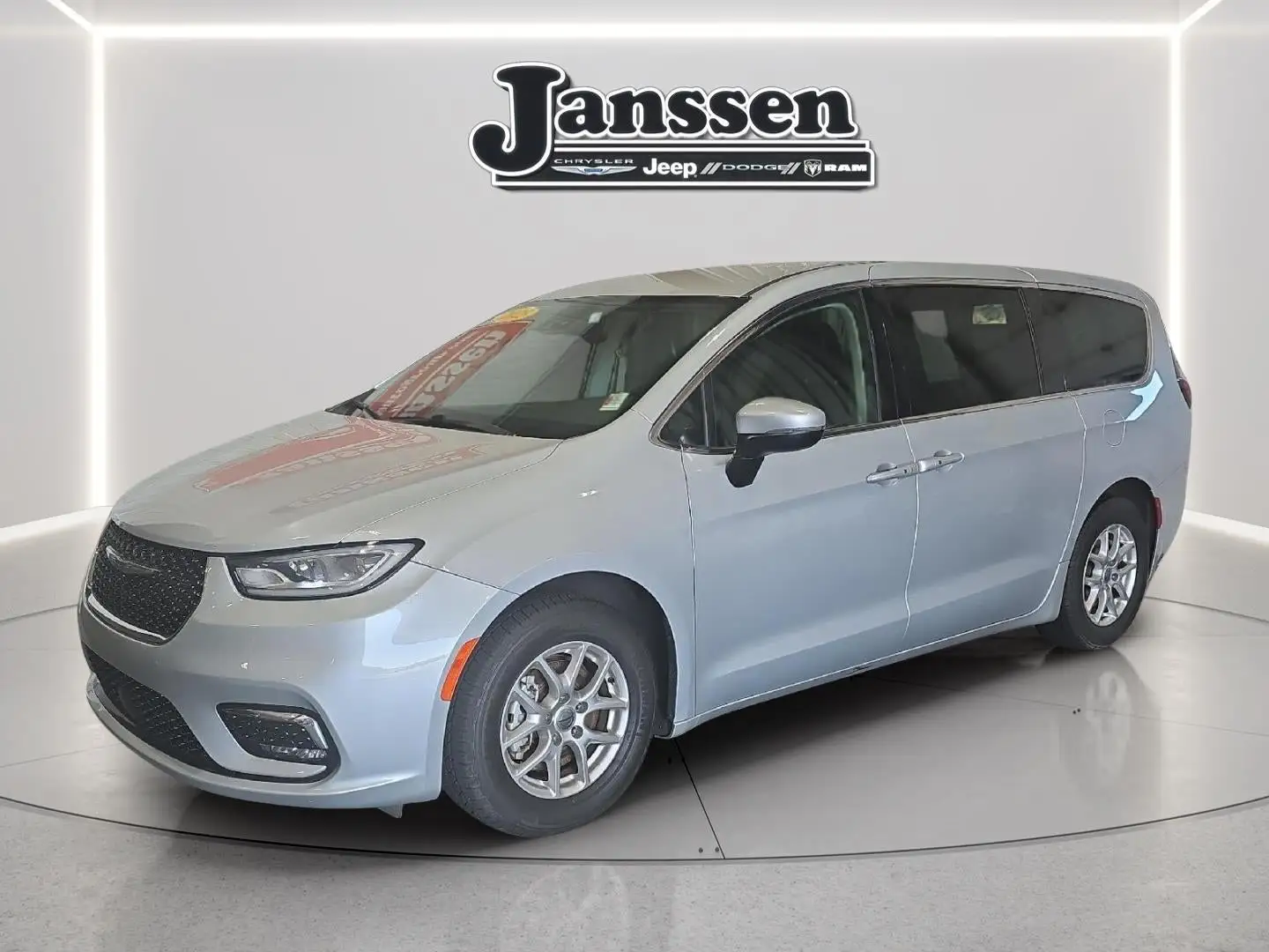 2023 Chrysler Pacifica Touring L photo 1