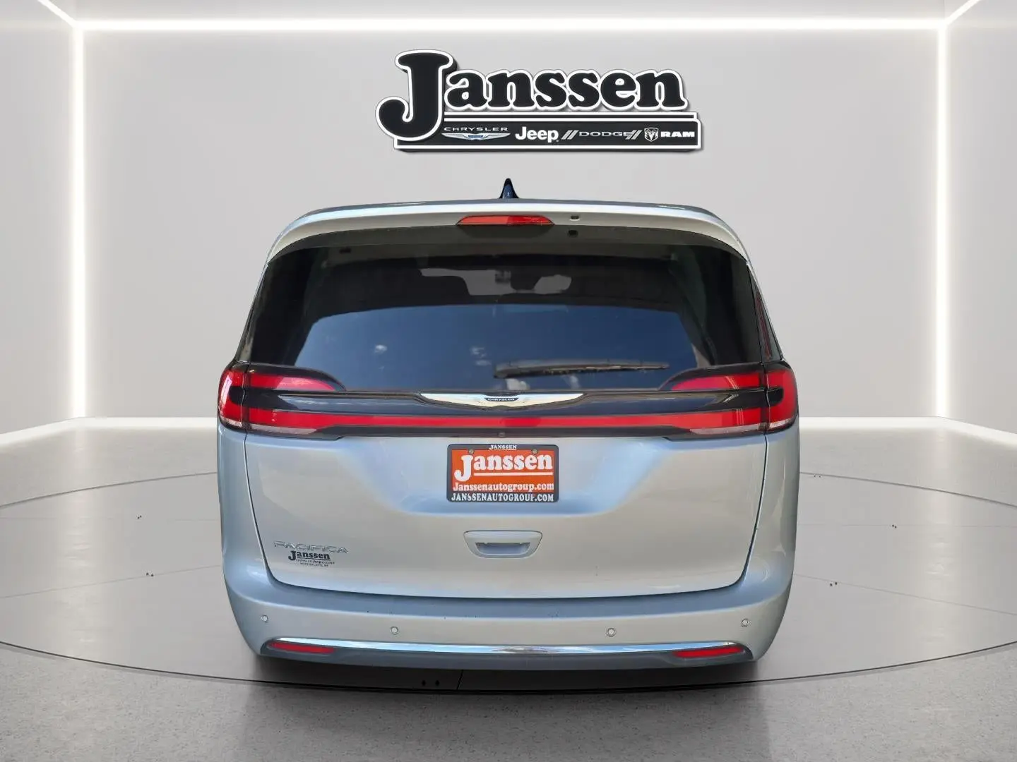 2023 Chrysler Pacifica Touring L photo 4