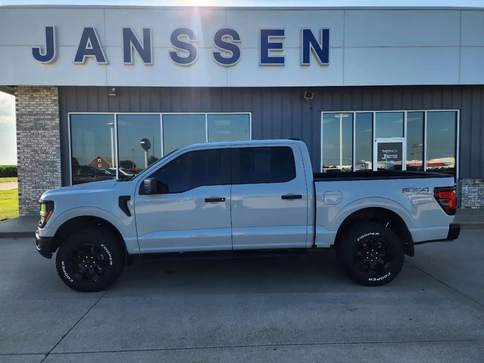 2024 Ford F-150 STX 4x4 SuperCrew 5-1/2 Box's photo
