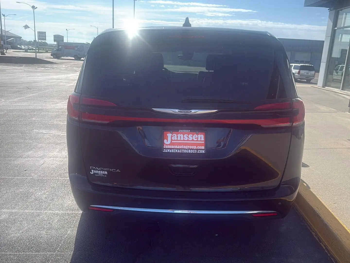2023 Chrysler Pacifica Touring L photo 3