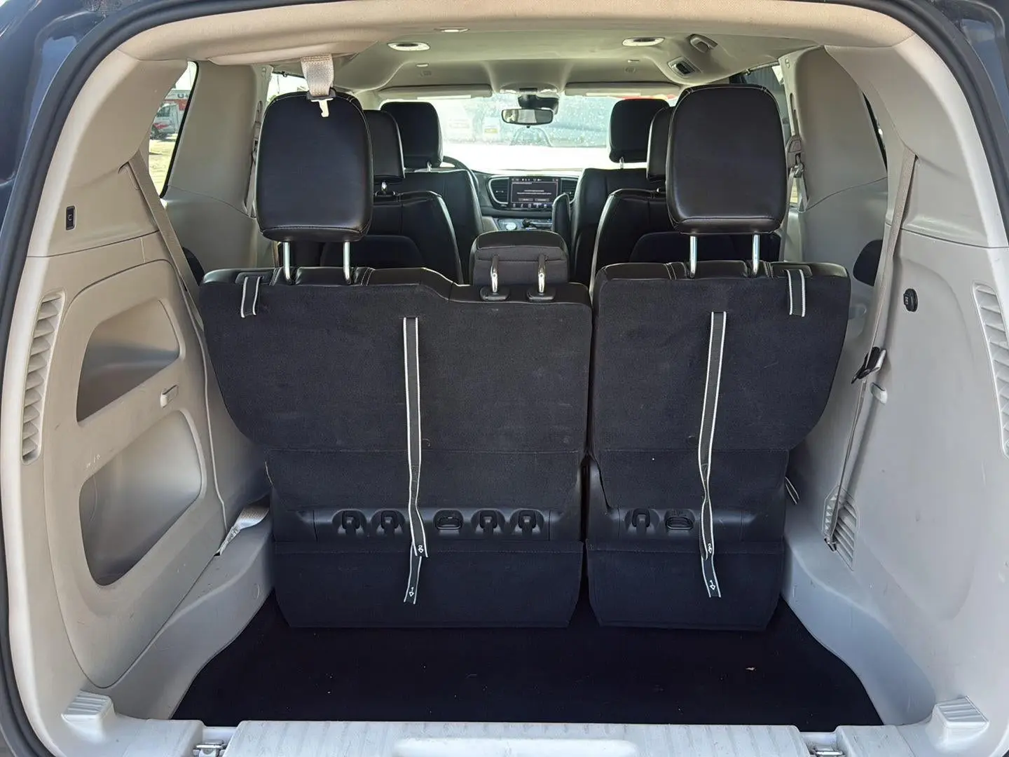 2023 Chrysler Pacifica Touring L photo 4