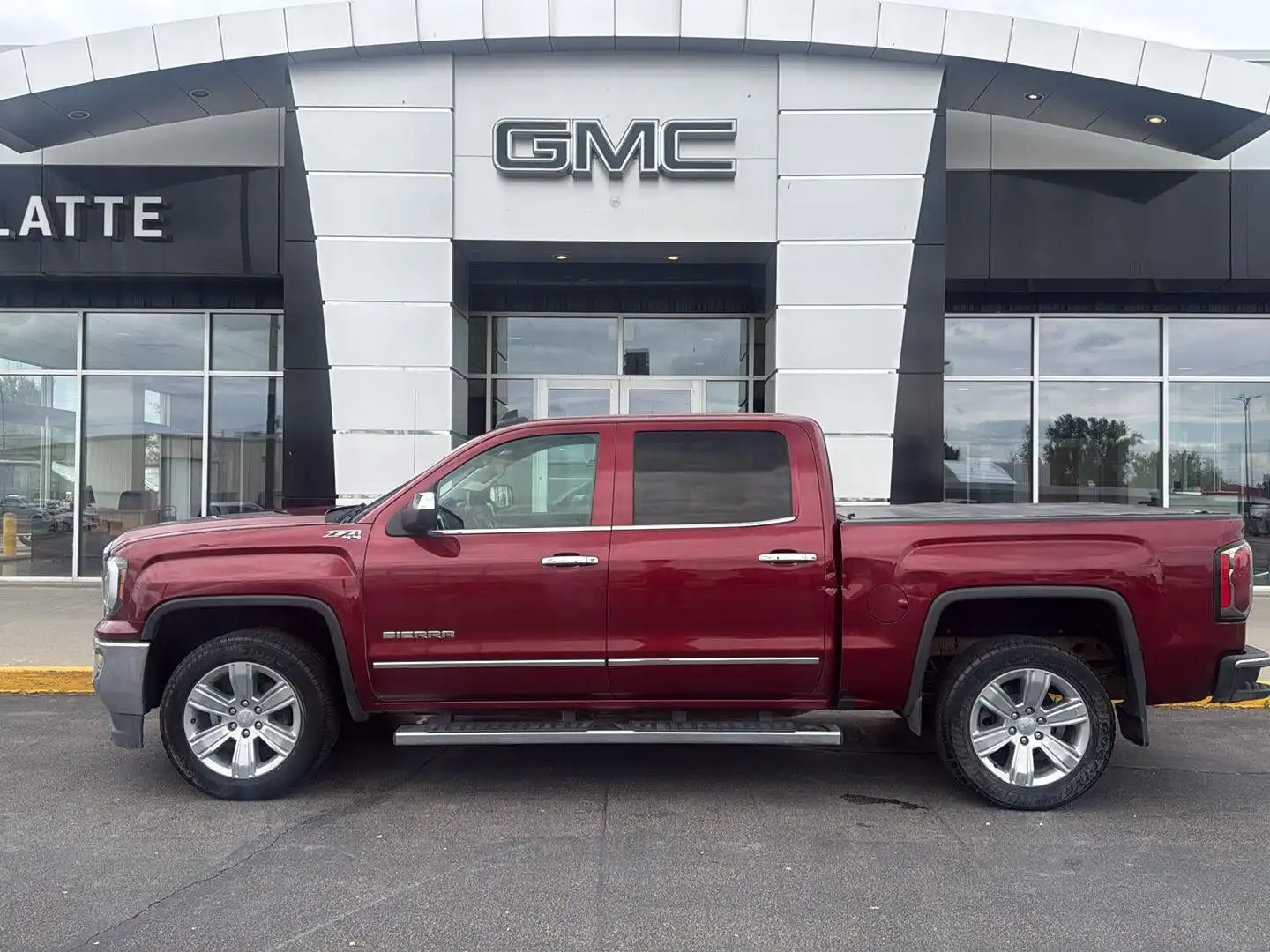2017 GMC Sierra 4WD Crew Cab Short Box SLT's photo