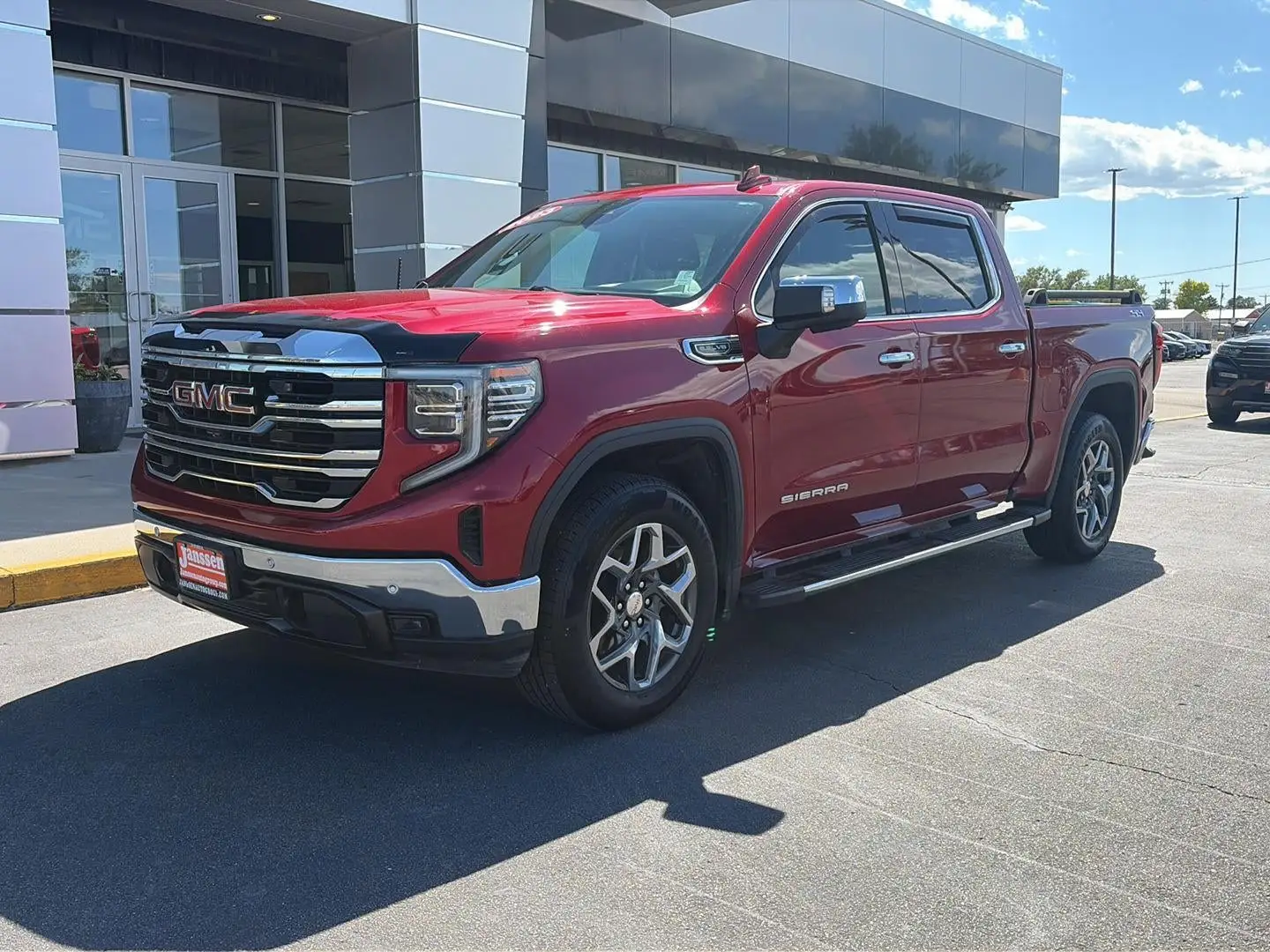 2023 GMC Sierra 4WD Crew Cab Short Box SLT photo 1
