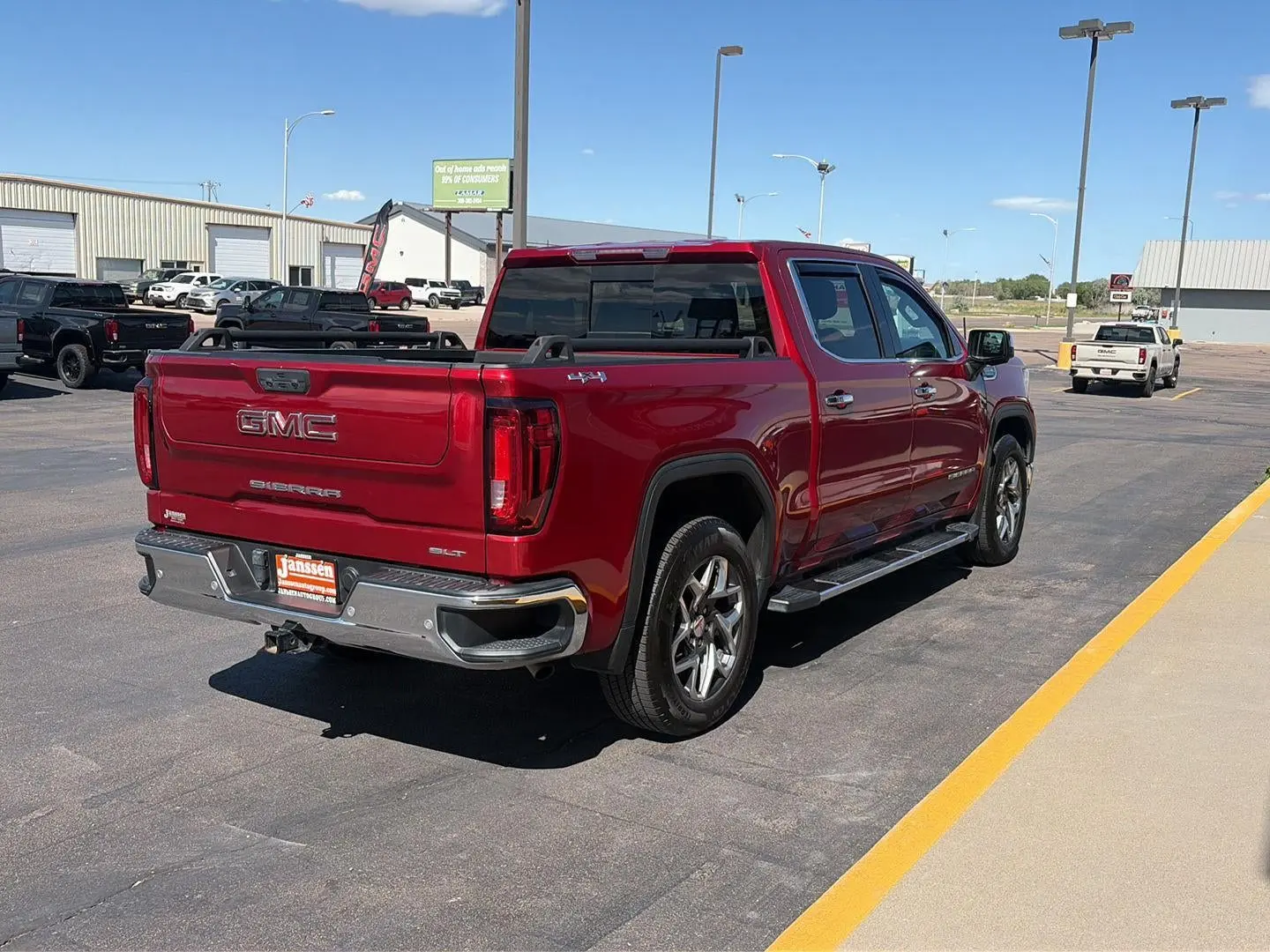 2023 GMC Sierra 4WD Crew Cab Short Box SLT photo 5