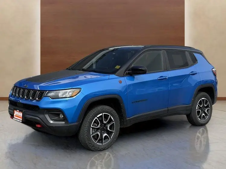 2025 Jeep Compass Trailhawk 4X4 photo 3