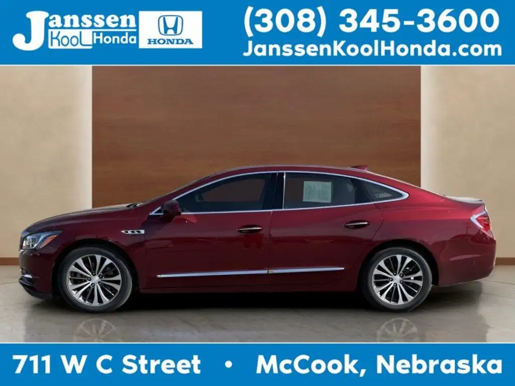 2017 Buick LaCrosse Essence's photo