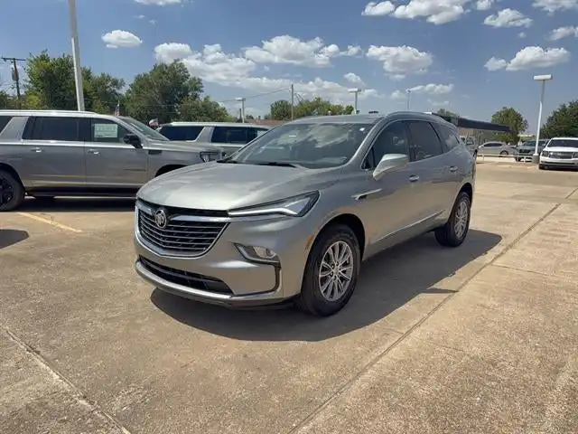 2023 Buick Enclave Essence's photo